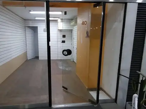 LOCAL EN GALERIA CORRIENTES ANGOSTA