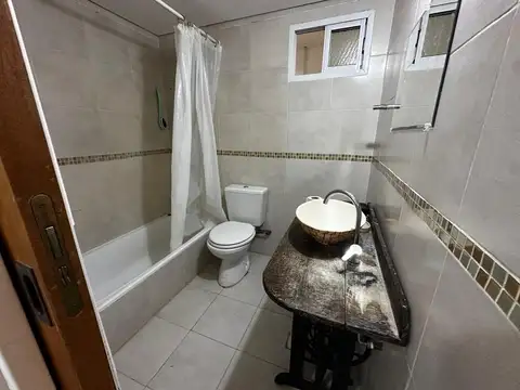 Casa 6 ambientes con 2 baños