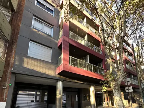 HERMOSO DPTO 3 AMB.  4º PISO CONTRAFRENTE CON COCHERA CUB. FIJA, SUM, PILETA, GYM, LOUNDRY