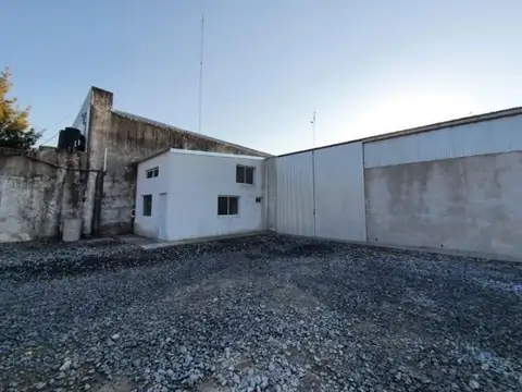 Galpon De 250 M2 Con Oficinas A Estrenar, Terreno De 1.250 M2 - Sobre Asfalto!