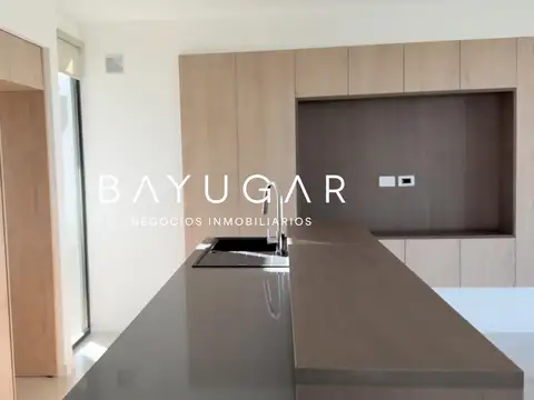 Casa en Alquiler con 2 cocheras