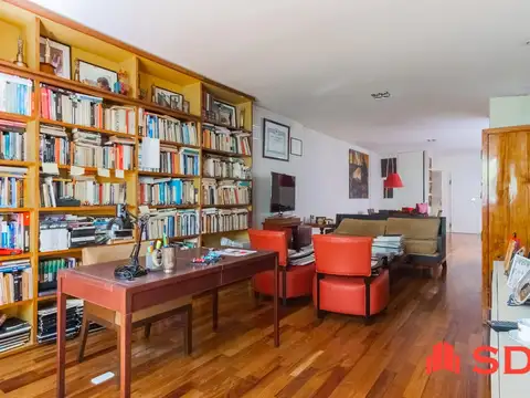 Departamento 2 ambientes reciclado en Ayacucho y Alvear – 95 m2 al frente