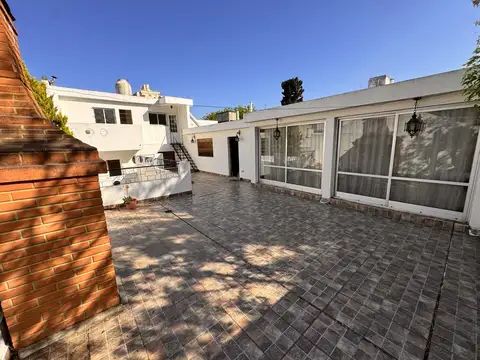 Venta Casa 6 Ambientes Terraza Parrilla en Flores Norte