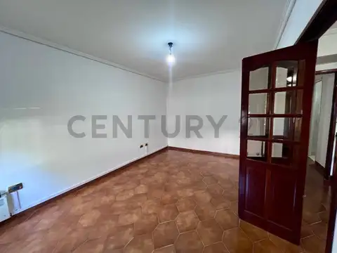 Casa en Alquiler con 1 cochera