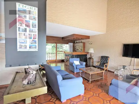 Casa en Venta con 2 cocheras