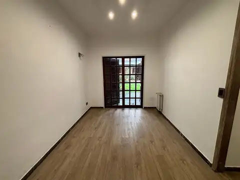 Casa en Alquiler con 1 cochera