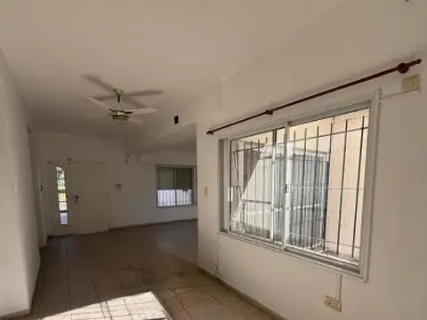 Casa 6 ambientes con 1 baño