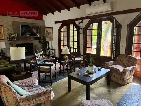 Casa en Venta con 2 cocheras