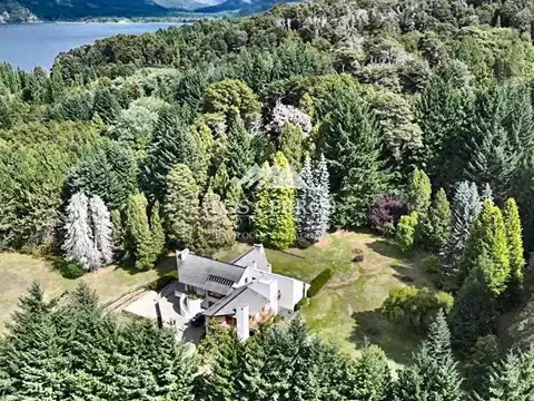 Casa en Venta con 8 cocheras