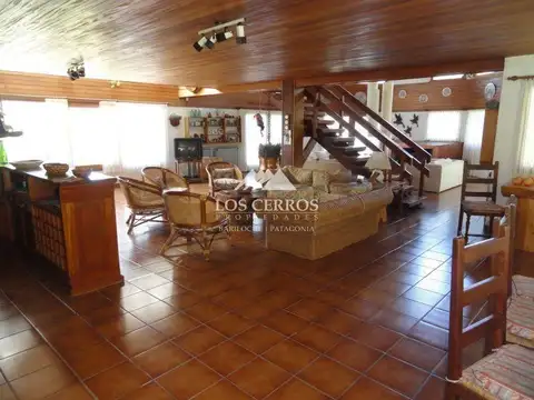Casa 7 ambientes con 6 baños
