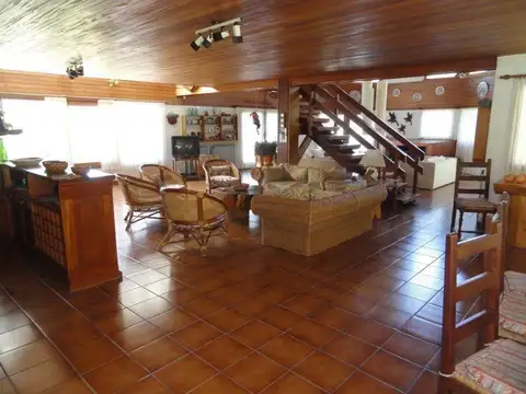 Casa en Venta con 5 cocheras