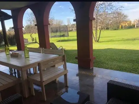 Casa 5 ambientes con 5 baños