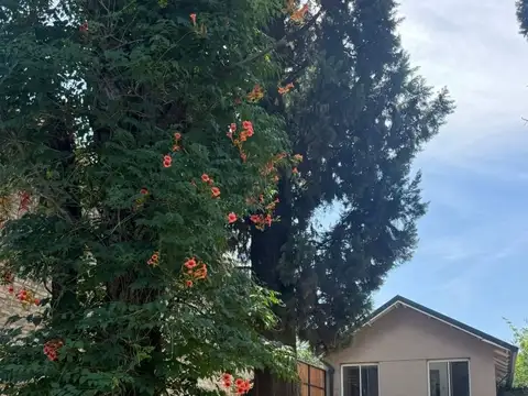 Casa en Venta con 3 cocheras