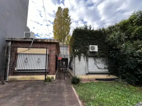 OPORTUNIDAD, 4 ambientes en una planta, lote propio!