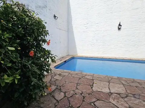 Venta Casa 6 ambientes pileta Flores