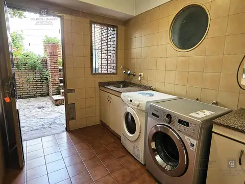 Casa 6 ambientes con 3 baños