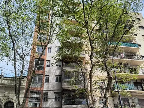 Departamento de 4 Ambientes, en altura, al frente