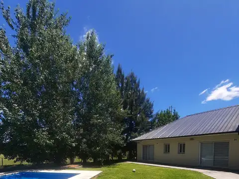 Casa en Venta con 4 cocheras