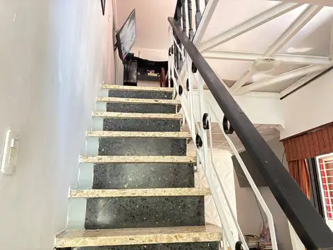 Depto Tipo Casa 4 ambientes con 2 baños