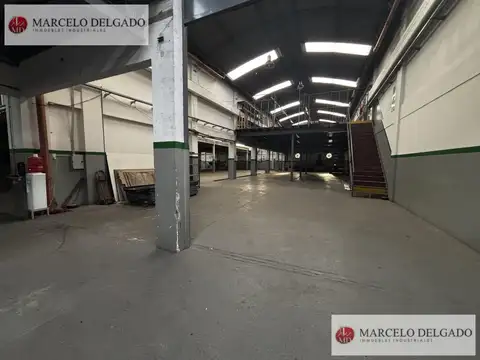 Depósito de 2000 metros con triple entrada en BANFIELD Alquiler