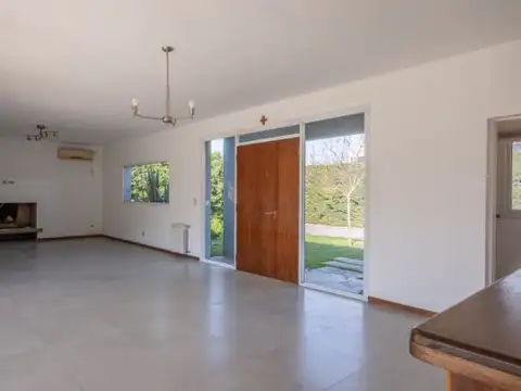 Casa en Venta con 3 cocheras