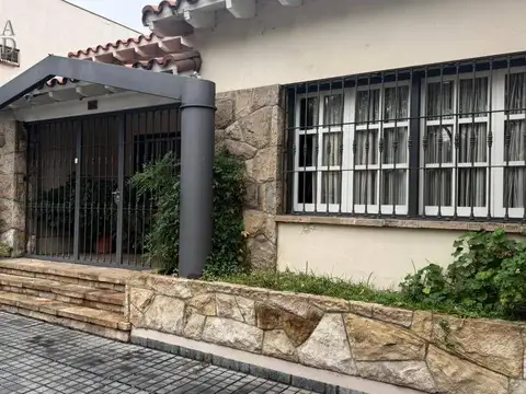 Casa en alquiler c/ cochera en Bombal