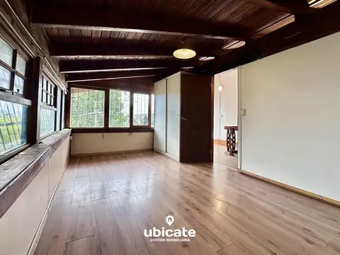 Casa 8 ambientes con 4 baños