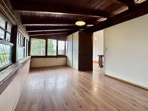 Casa 8 ambientes con 4 baños