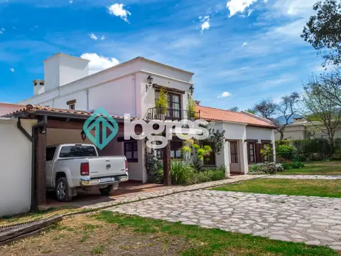 Casa 8 ambientes con 5 baños
