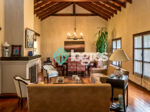 Casa en Venta con 2 cocheras