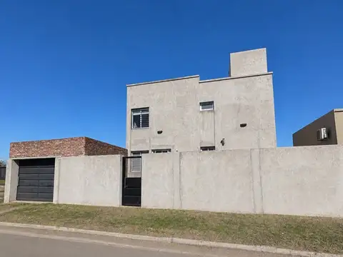 CASA EN VENTA EN PERGAMINO CON PATIO