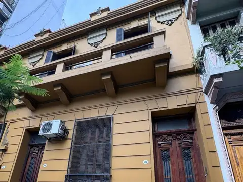 LOCAL COMERCIAL EN PRIMER PISO AL FRENTE. -  SIN EXPENSAS.