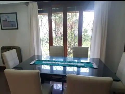 Casa 5 ambientes con 2 baños
