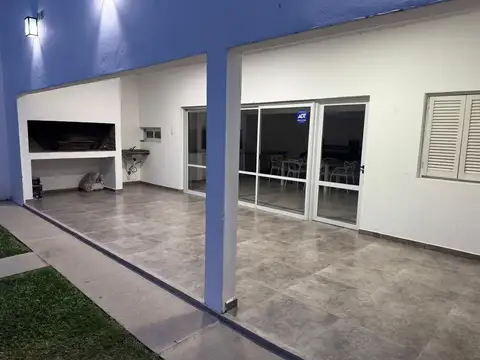 Casa 2 ambientes con 2 baños