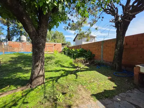 CASA EN VENTA 4 AMBIENTES GARIN CON 3 LOTES