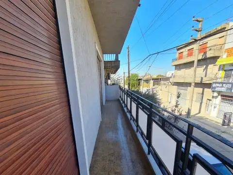 VENTA DE 2 VIVIENDAS 3 AMB CON GALPÓN EN VILLA INSUPERABLE