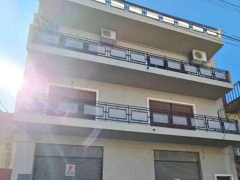 VENTA DE 2 VIVIENDAS 3 AMB CON GALPÓN EN VILLA INSUPERABLE