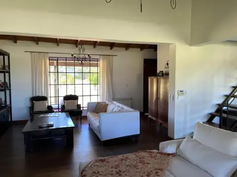 Casa en Venta con 4 cocheras