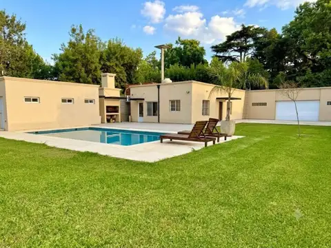Venta / Casa 8 Ambientes/ Derqui/ Pilar/ pileta climatizada