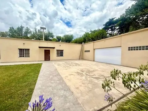 Casa 8 ambientes con 3 baños