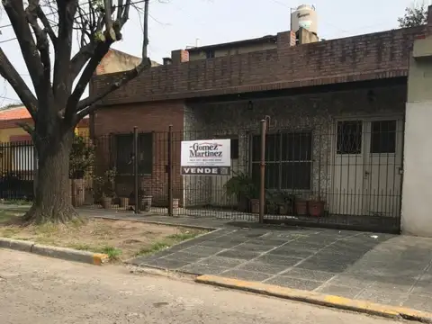 Casa En Venta En Ituzaingó Sur Con Jardín Y Terraza