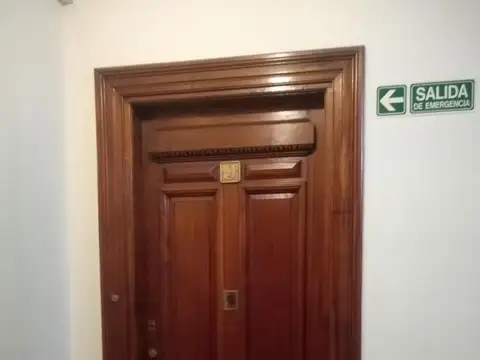 SEMIPISO AL FRENTE DE ESTILO A REFACCIONAR - 84 m2 - IDEAL INVERSOR - ZONA RINCON AL 200