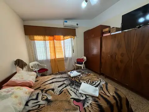 Casa 7 ambientes con 1 baño