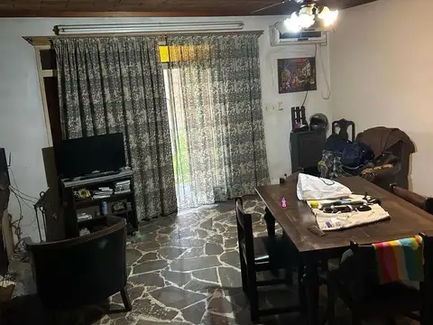 Casa 5 ambientes con 2 baños