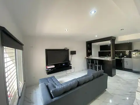 Depto Tipo Casa en Venta en Turdera, USD 120.000