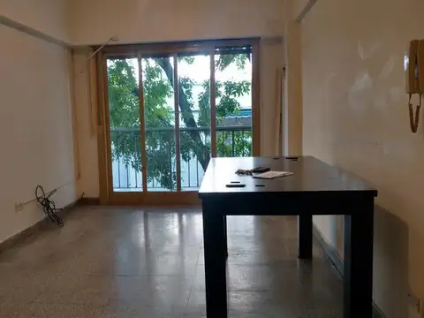 Balvanera - Departamento 2 Amb. al frente con balcón