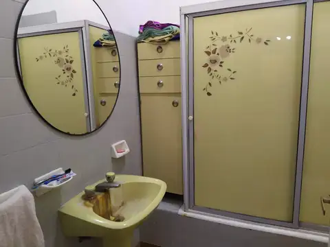 Casa 2 ambientes con 1 baño