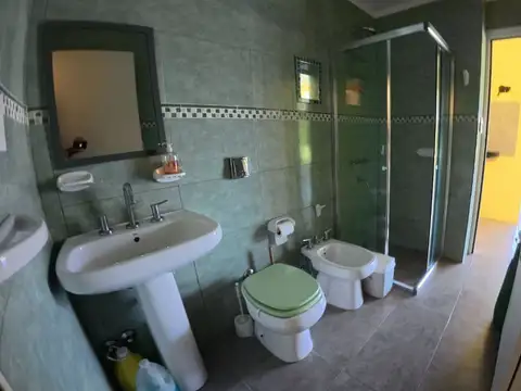 VENTA CASA de 145m2 con PARQUE de 3105m2  y PILETA