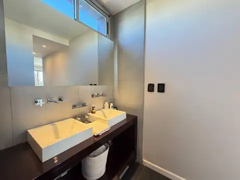Casa 6 ambientes con 2 baños