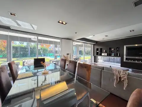 Casa 6 ambientes con 2 baños